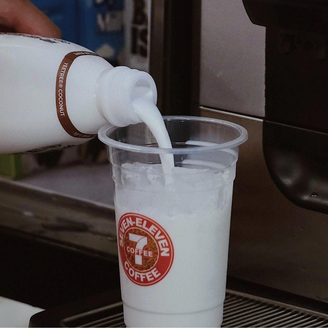 椰萃在7-11 生椰乳 如何誕生一杯生椰拿鐵 ！？ - YEETREE COCONUT